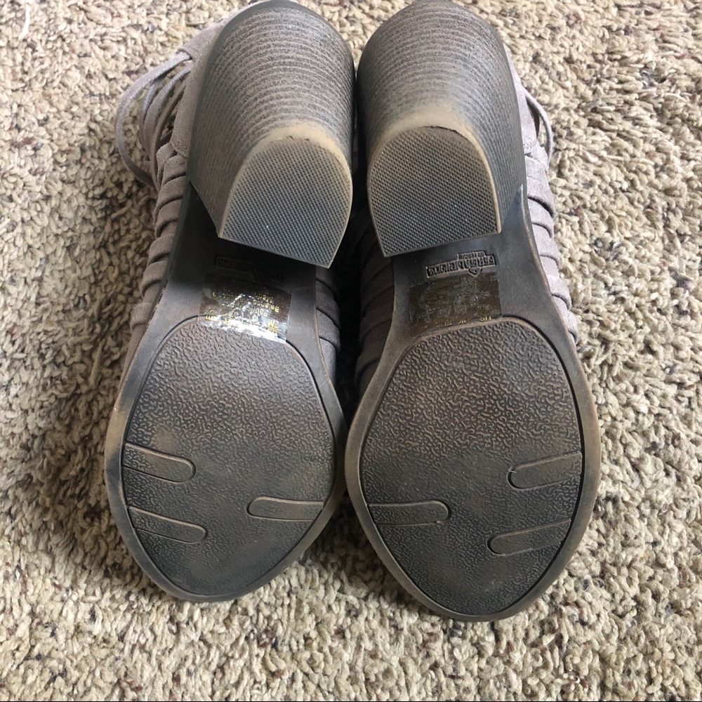 Grey heeled booties - Picture 6 of 8